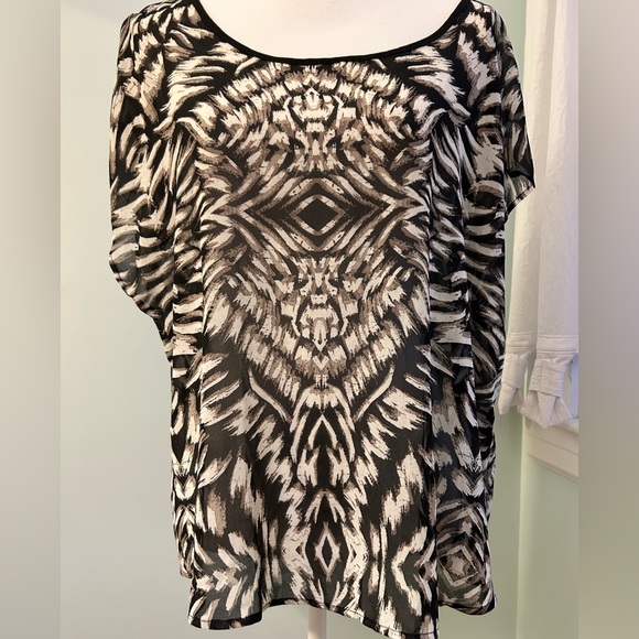 Torrid Abstract Animal Print Top - Picture 3 of 8
